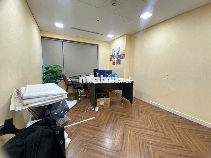 Cho thuê VP 234m2 Phan Đình Phùng full fitout nội thất, sát bên Q1