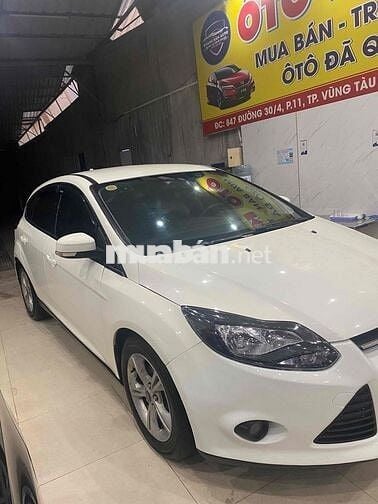 Ford Focus Hatchback Trắng Tự động