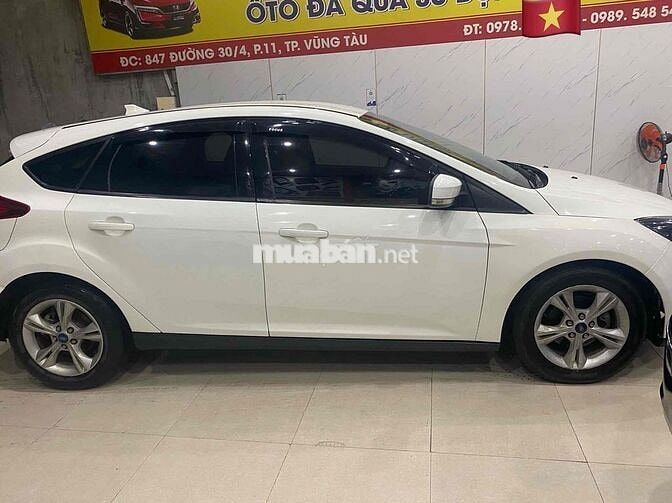 Ford Focus Hatchback Trắng Tự động