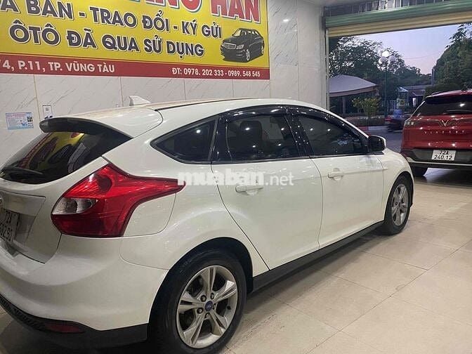 Ford Focus Hatchback Trắng Tự động