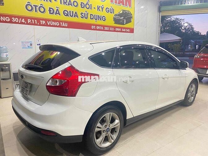 Ford Focus Hatchback Trắng Tự động