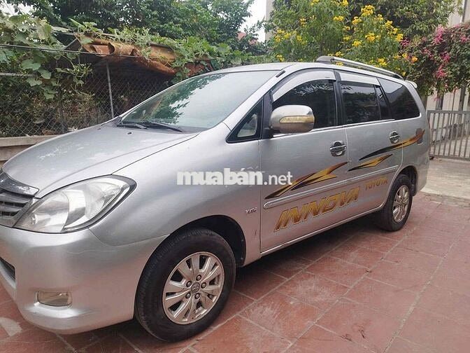 Toyota Innova 8 chỗ Sàn Xăng Bạc