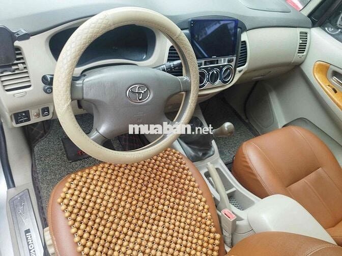 Toyota Innova 8 chỗ Sàn Xăng Bạc