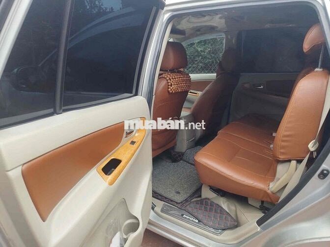 Toyota Innova 8 chỗ Sàn Xăng Bạc