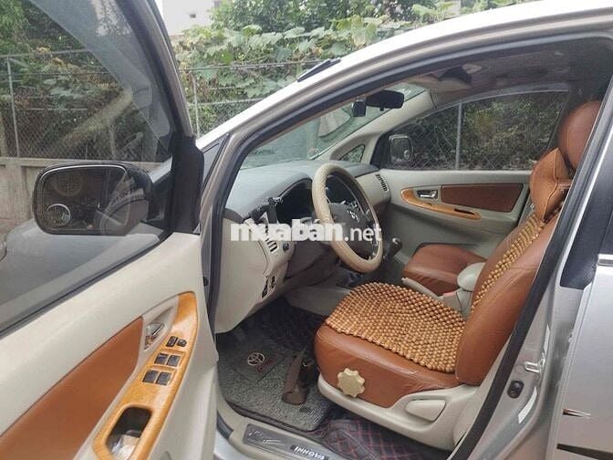 Toyota Innova 8 chỗ Sàn Xăng Bạc