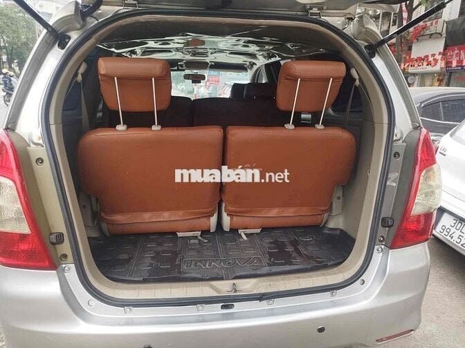 Toyota Innova 8 chỗ Sàn Xăng Bạc