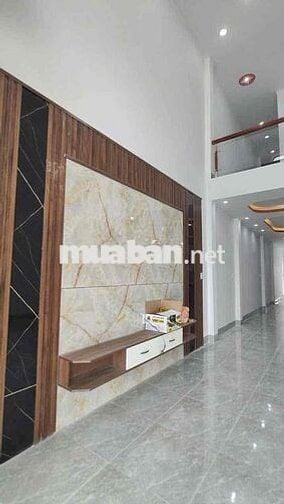 Nhà mới cần tìm chủ . gần chợ sát bên trường có sân ô tô
