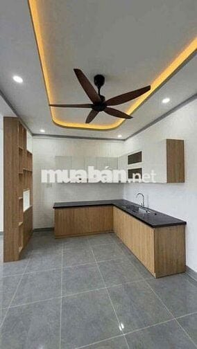 Nhà mới cần tìm chủ . gần chợ sát bên trường có sân ô tô