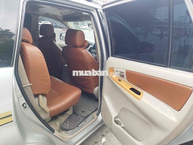 Toyota Innova 8 chỗ Sàn Xăng Bạc