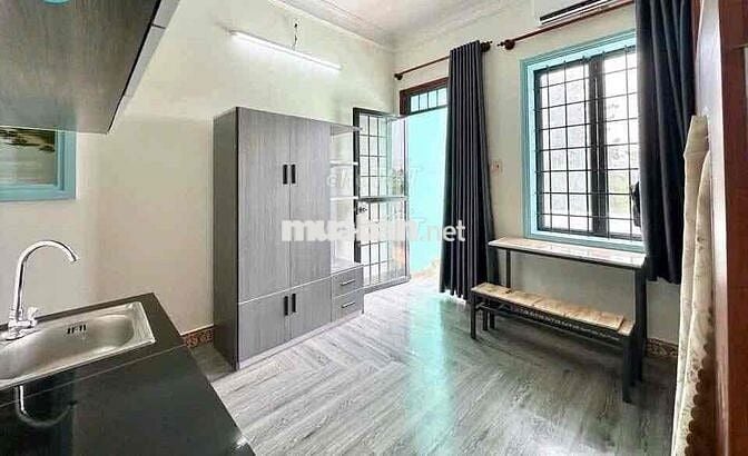 phòng rộng full nội thất- ban công thoáng sát đh NTT