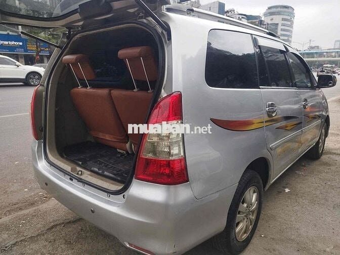 Toyota Innova 8 chỗ Sàn Xăng Bạc