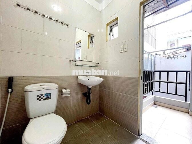 Trống Studio Sát Bên Sân Bay T3 300m full nội thất Ở Hoàng Hoa Thám