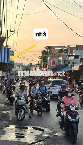 Nhà phố mặt tiền Đường Đoàn Thị Kia, ngay giữa chợ, gần ngã ba ông xã