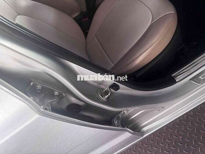 Hyundai Grand i10 Bạc 5 chỗ