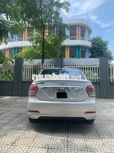Hyundai Grand i10 Số sàn 5 chỗ Bạc