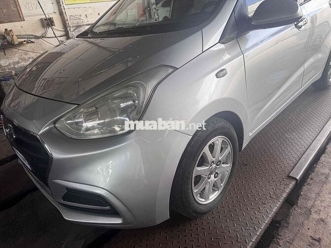 Hyundai Grand i10 Bạc 5 chỗ