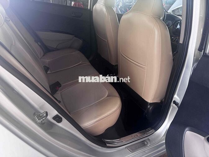 Hyundai Grand i10 Bạc 5 chỗ
