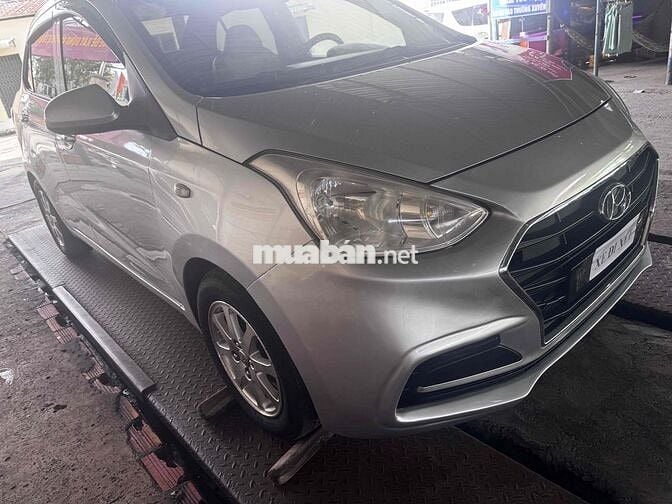 Hyundai Grand i10 Bạc 5 chỗ