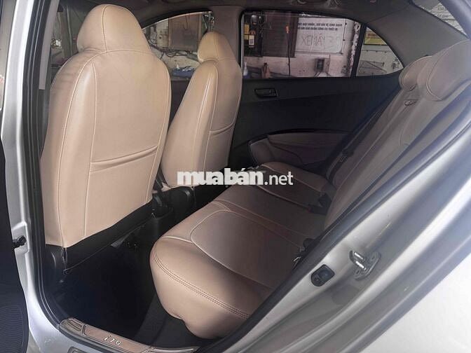 Hyundai Grand i10 Bạc 5 chỗ