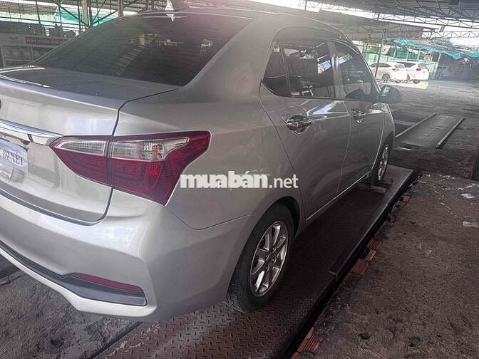 Hyundai Grand i10 Bạc 5 chỗ