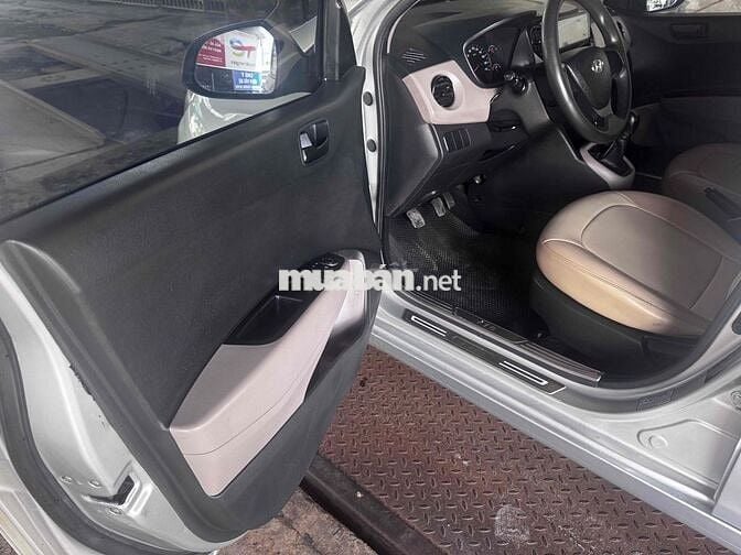 Hyundai Grand i10 Bạc 5 chỗ