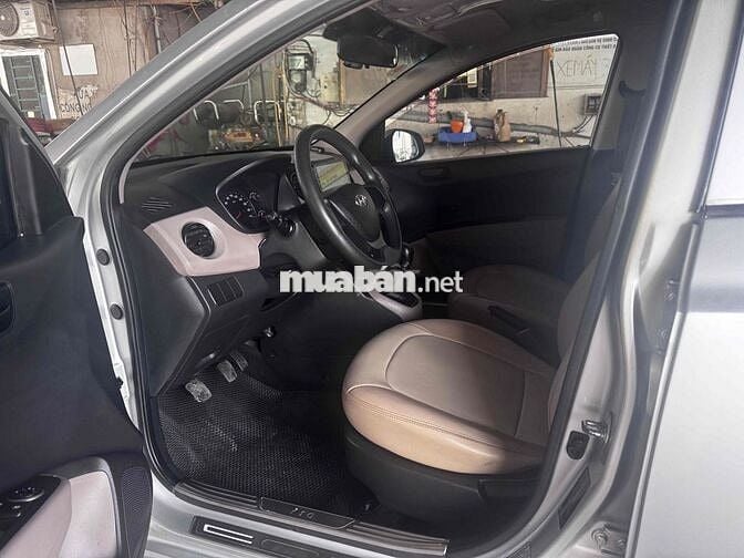 Hyundai Grand i10 Bạc 5 chỗ