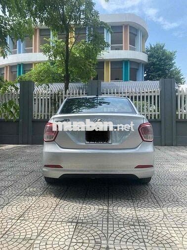 Hyundai Grand i10 Số sàn 5 chỗ Bạc