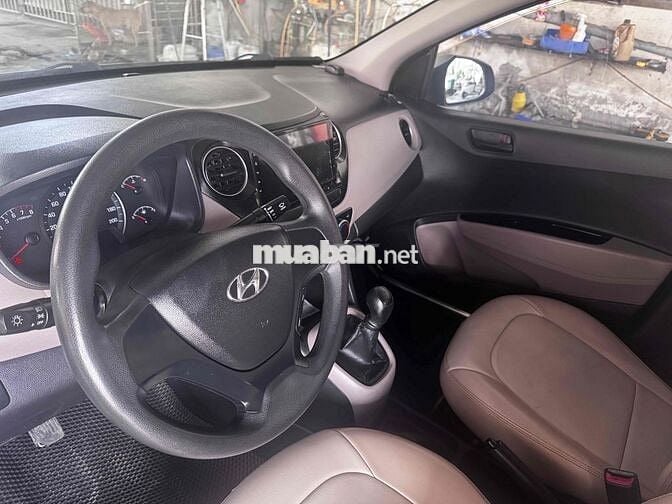 Hyundai Grand i10 Bạc 5 chỗ