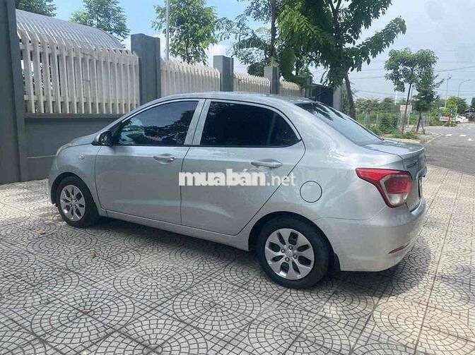 Hyundai Grand i10 Số sàn 5 chỗ Bạc
