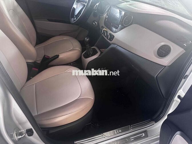 Hyundai Grand i10 Bạc 5 chỗ