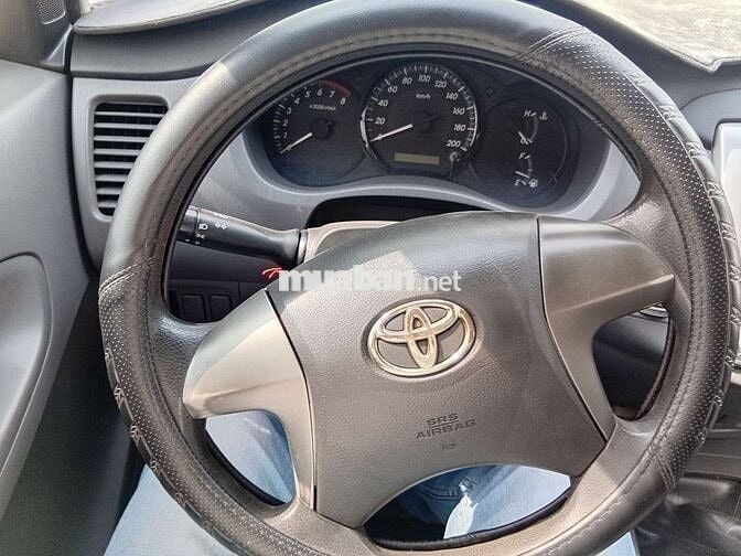 Toyota Innova 2012 Số sàn 7 chỗ Bạc