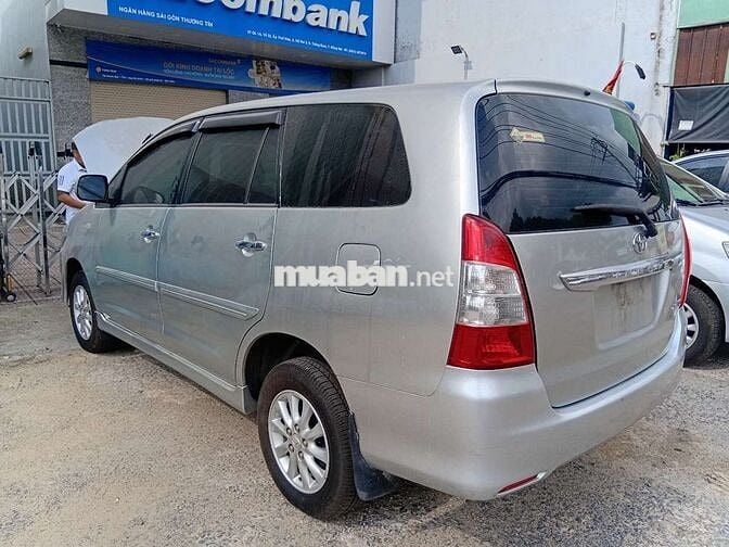 Toyota Innova 2012 Số sàn 7 chỗ Bạc