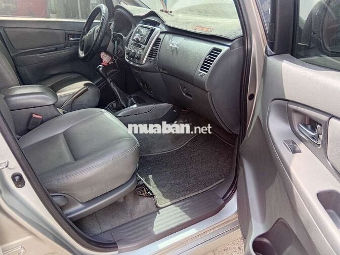 Toyota Innova 2012 Số sàn 7 chỗ Bạc