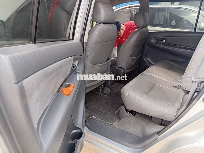 Toyota Innova 2012 Số sàn 7 chỗ Bạc