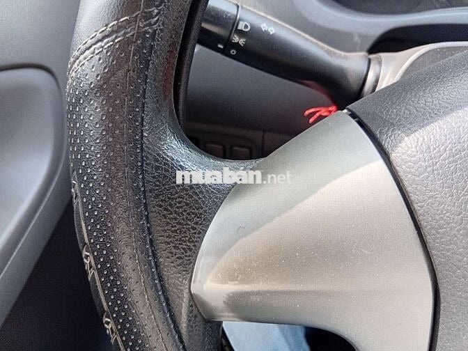 Toyota Innova 2012 Số sàn 7 chỗ Bạc