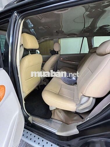Toyota Innova 7 chỗ màu Đen