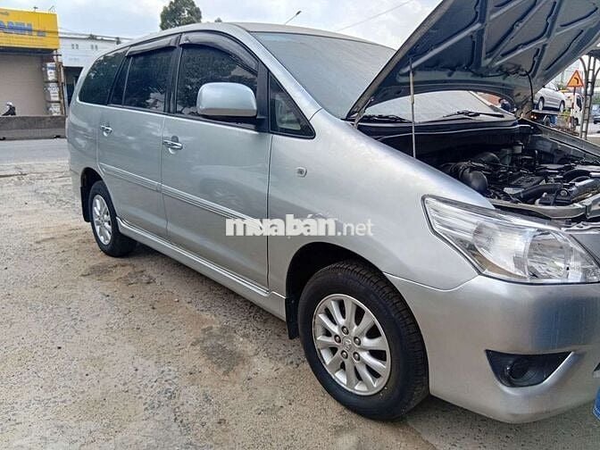 Toyota Innova 2012 Số sàn 7 chỗ Bạc