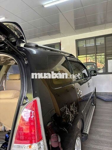 Toyota Innova 7 chỗ màu Đen
