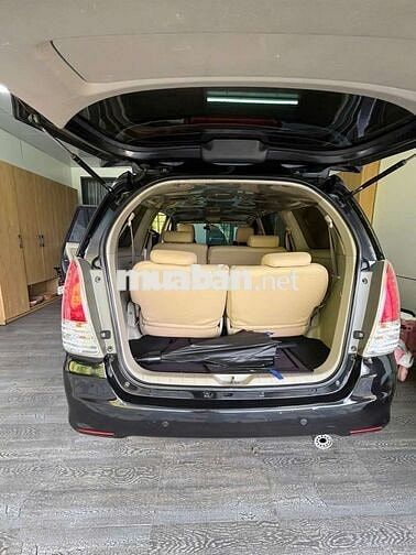 Toyota Innova 7 chỗ màu Đen
