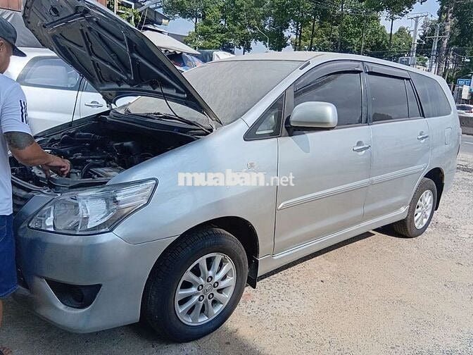 Toyota Innova 2012 Số sàn 7 chỗ Bạc