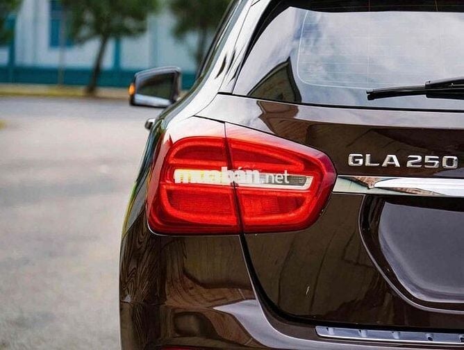 Mercedes-Benz GLA 250 4MATIC 2015 Nâu