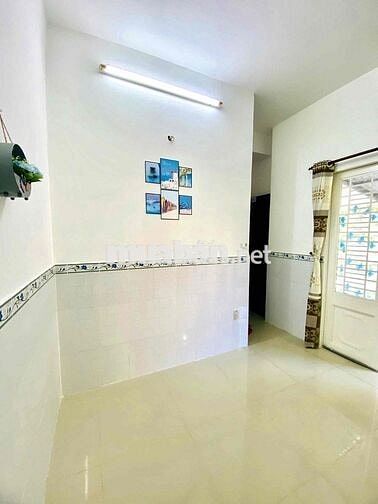 Gấp phòng 4tr8 có sân riêng ngay Võ Liêm Sơn P4 Q8 qua Parc mall 2’