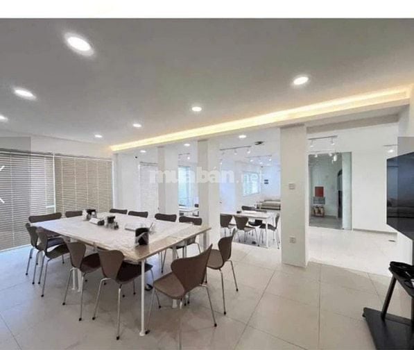 Cho thuê nhà nguyên căn MT Bàu Cát 3- DT 12x20- Đúc 3 Lầu-hơn 10 phòng