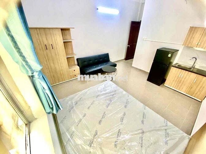 Phòng Full nội thất ở liền ngay Tạ Quang Bửu phòng có cửa sổ lớn mát