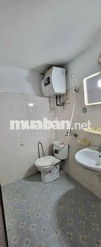 Cho thuê nhà nguyên căn phố Nguyên Hồng - gần công viên hồ Thành Công