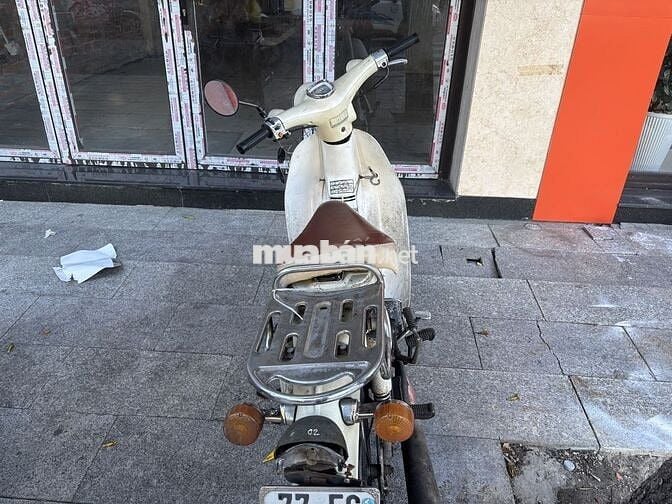 Honda Cub Trắng Cổ điển