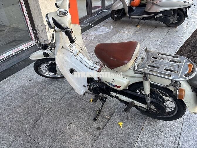 Honda Cub Trắng Cổ điển
