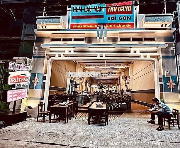 *** NAM NHÂN VIÊN PHỤC VỤ