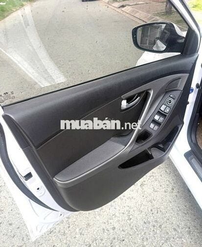 Hyundai Elantra Trắng Nhập khẩu