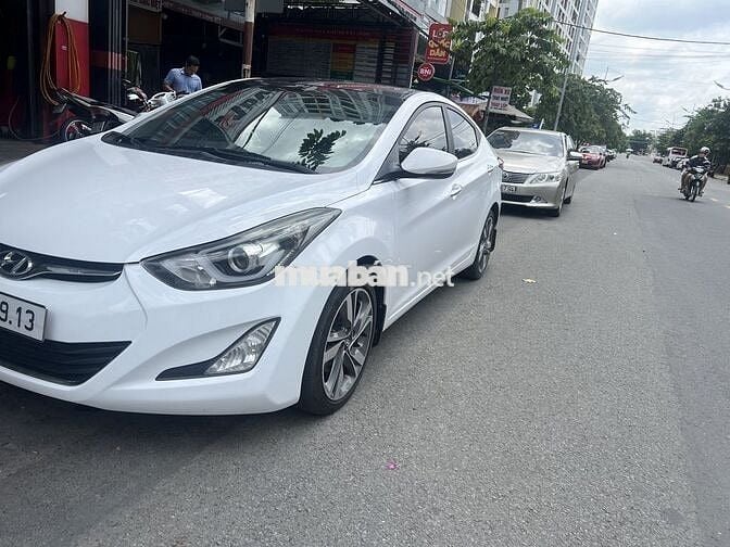 Hyundai Elantra Trắng Nhập khẩu